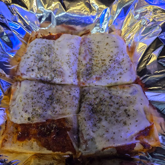 Garlic Bread (Pizza Style).